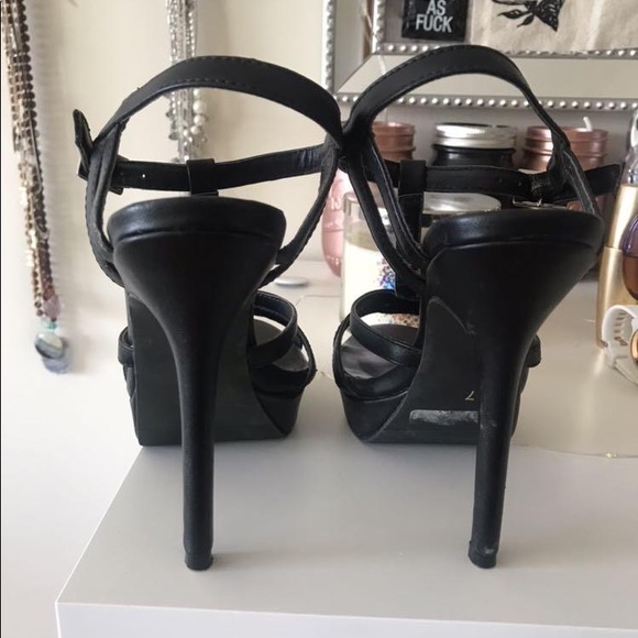 Le Chateau heels 👠 - Picture 4 of 4
